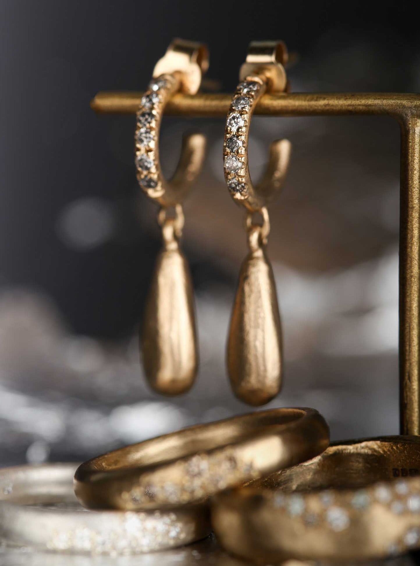 Yellow gold Drop Earrings with Diamonds